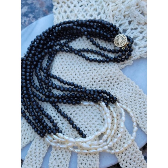 Vintage multistrand baroque pearl black glass bead necklace with 14k gold clasp - Picture 2 of 7